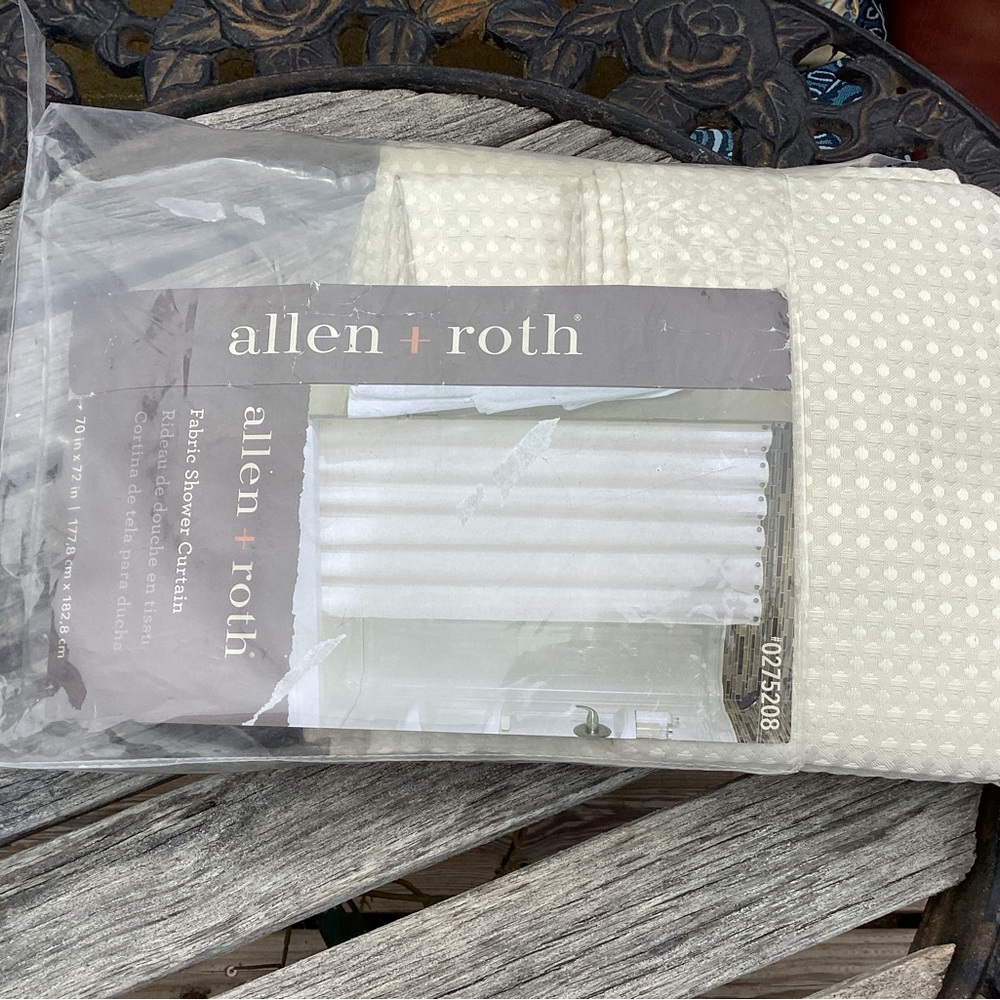 NWT. ALLEN & ROTH FABRIC SHOWER CURTAIN